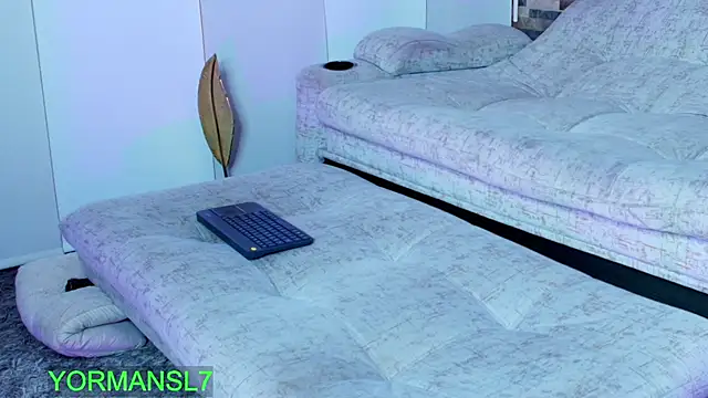 Snapshot of zaiin_diesel chatting on 12-04-25, 11:30 zaiin diesel online show from 12-04-25, 11:30