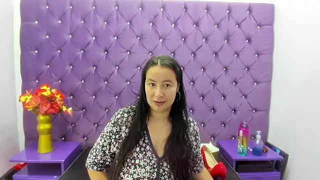 NaomyPrinces online show from 05-04-26, 02:02