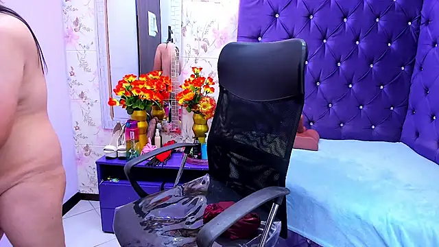 Snapshot of NaomyPrinces chatting on 07-18-26, 02:43 NaomyPrinces online show from 07-18-26, 02:43