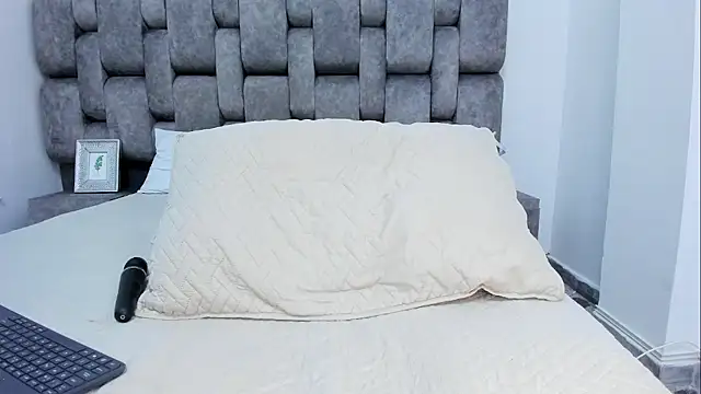 Melany Luv online show from 01-16-25, 02:09