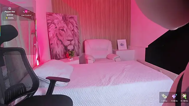 Snapshot of Melany_Luv chatting on 10-19-25, 08:42 Melany Luv online show from 10-19-25, 08:42