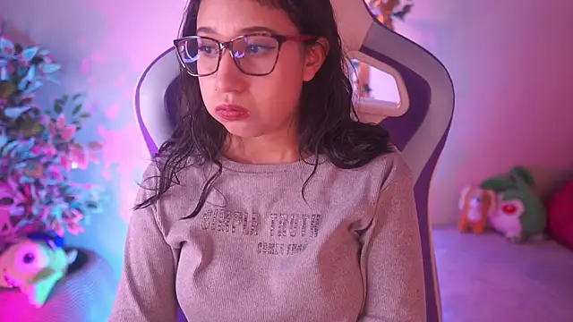 Snapshot of Sunny_flower_ chatting on 02-17-26, 01:02 Sunny flower online show from 02-17-26, 01:02