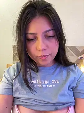 Snapshot of Maii_chan chatting on 12-01-25, 04:06 Maii chan online show from 12-01-25, 04:06