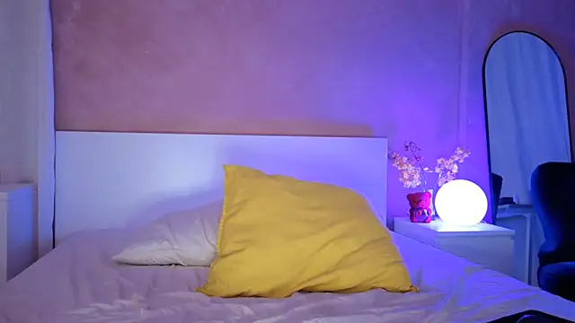 Snapshot of NaughtyMe chatting on 12-19-25, 11:23 NaughtyMe online show from 12-19-25, 11:23