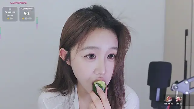 Hazel-11 online show from 02-19-25, 01:50