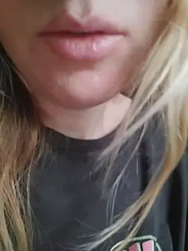 Snapshot of Linda_999 chatting on 12-27-24, 11:06 Linda 999 online show from 12-27-24, 11:06