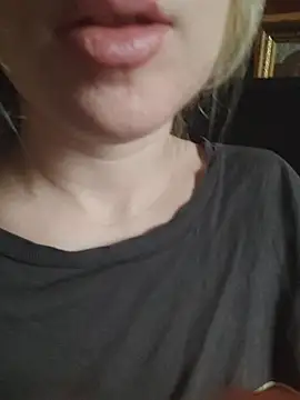 Snapshot of Linda_999 chatting on 01-31-25, 10:20 Linda 999 online show from 01-31-25, 10:20
