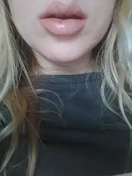 Snapshot of Linda_999 chatting on 02-01-25, 09:00 Linda 999 online show from 02-01-25, 09:00