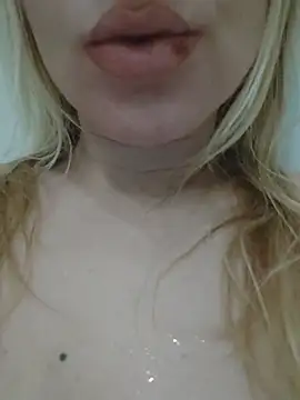 Snapshot of Linda_999 chatting on 02-20-25, 10:48 Linda 999 online show from 02-20-25, 10:48