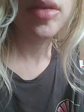 Snapshot of Linda_999 chatting on 03-03-25, 10:49 Linda 999 online show from 03-03-25, 10:49