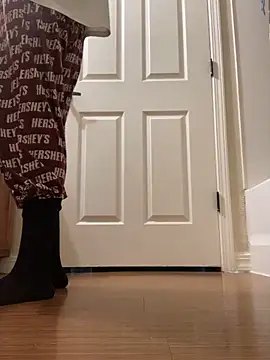 Snapshot of yfui221 chatting on 10-27-25, 12:15 yfui221 online show from 10-27-25, 12:15