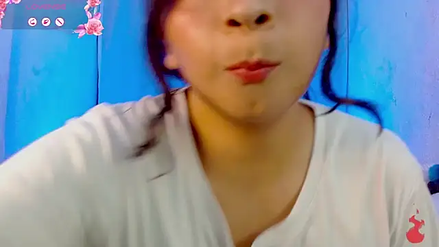 Snapshot of zoewilliams2 chatting on 02-18-26, 03:24 zoewilliams2 online show from 02-18-26, 03:24