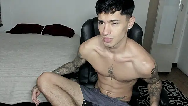 Snapshot of Damon__333 chatting on 02-17-26, 01:13 Damon 333 online show from 02-17-26, 01:13