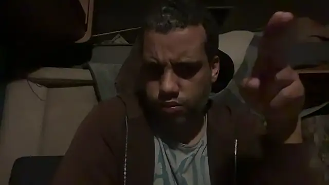 Snapshot of AbsolutMouuah chatting on 10-12-25, 09:14 AbsolutMouuah online show from 10-12-25, 09:14