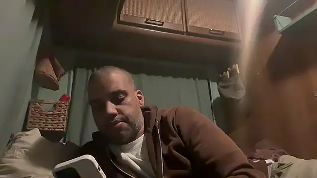 Snapshot of AbsolutMouuah chatting on 11-04-25, 07:35 AbsolutMouuah online show from 11-04-25, 07:35