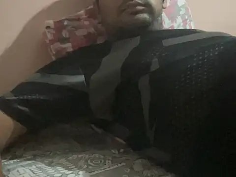 Snapshot of NiceBoy9099 chatting on 10-18-25, 05:03 NiceBoy9099 online show from 10-18-25, 05:03