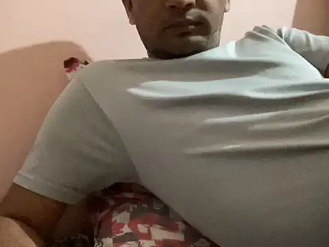 Snapshot of NiceBoy9099 chatting on 11-12-25, 05:57 NiceBoy9099 online show from 11-12-25, 05:57