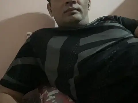 Snapshot of NiceBoy9099 chatting on 11-16-25, 05:51 NiceBoy9099 online show from 11-16-25, 05:51