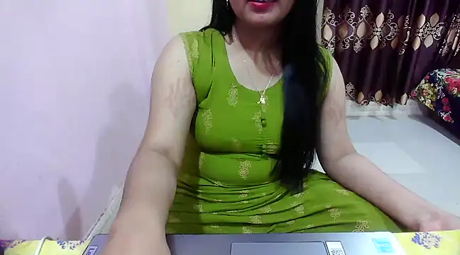Snapshot of LovelyRose69 chatting on 12-04-24, 04:38 LovelyRose69 online show from 12-04-24, 04:38
