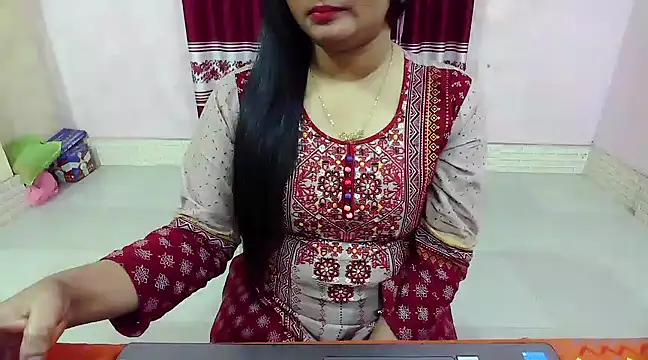 Snapshot of LovelyRose69 chatting on 01-05-25, 03:34 LovelyRose69 online show from 01-05-25, 03:34