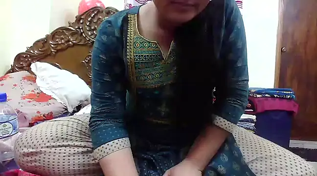 Snapshot of LovelyRose69 chatting on 03-14-25, 04:51 LovelyRose69 online show from 03-14-25, 04:51