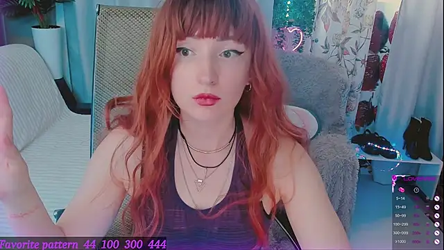 Snapshot of Toxic_Ellies chatting on 04-10-26, 10:42 Toxic Ellies online show from 04-10-26, 10:42