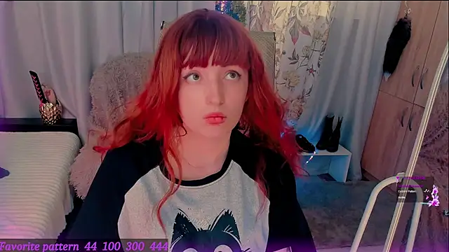 Snapshot of Toxic_Ellies chatting on 04-11-26, 11:58 Toxic Ellies online show from 04-11-26, 11:58
