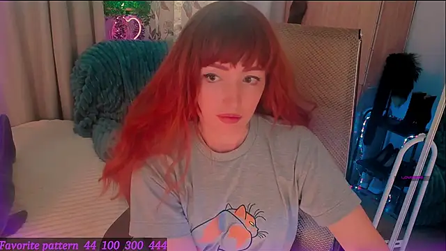 Snapshot of Toxic_Ellies chatting on 04-17-26, 12:19 Toxic Ellies online show from 04-17-26, 12:19