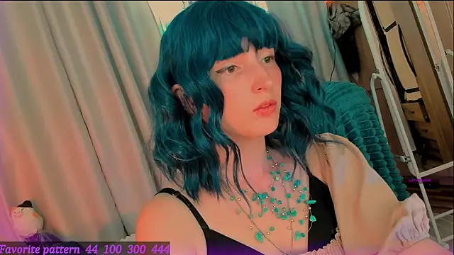 Snapshot of Toxic_Ellies chatting on 05-10-26, 03:17 Toxic Ellies online show from 05-10-26, 03:17