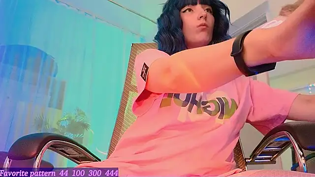 Toxic Ellies online show from 07-12-26, 03:58