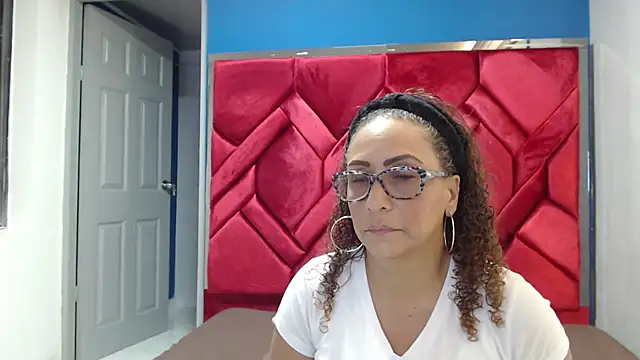 EvaMills1 online show from 02-12-25, 07:45