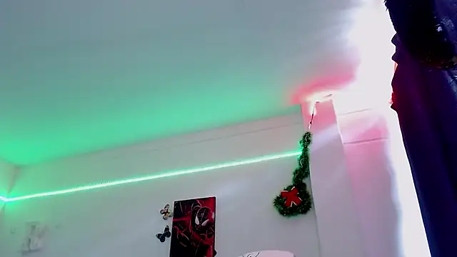 Snapshot of Rousrossell_4 chatting on 12-16-24, 07:32 Rousrossell 4 online show from 12-16-24, 07:32