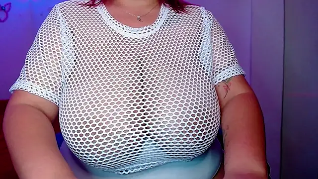 Snapshot of Rousrossell_4 chatting on 12-22-24, 11:09 Rousrossell 4 online show from 12-22-24, 11:09