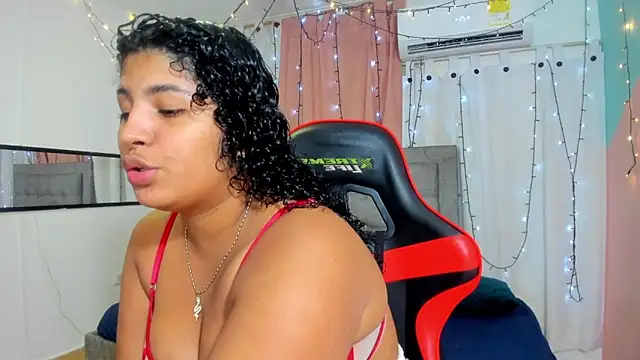 Snapshot of valentina_0_ chatting on 02-06-25, 03:37 valentina 0 online show from 02-06-25, 03:37