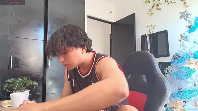 Snapshot of Haruto2001 chatting on 12-26-24, 03:53 Haruto2001 online show from 12-26-24, 03:53