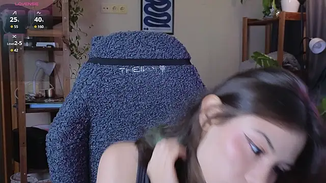 Snapshot of alicekiit chatting on 11-14-25, 07:01 alicekiit online show from 11-14-25, 07:01