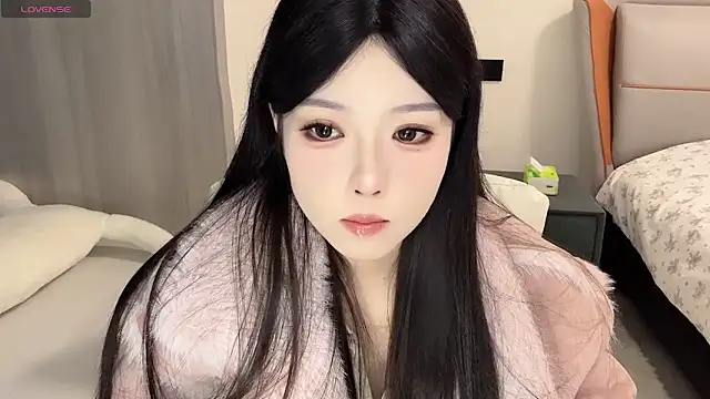 Snapshot of Q-ing chatting on 12-29-24, 06:49 Q-ing online show from 12-29-24, 06:49