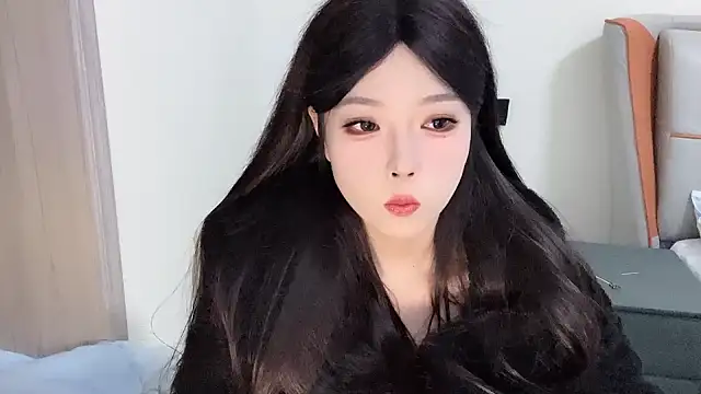 Snapshot of Q-ing chatting on 01-25-25, 11:00 Q-ing online show from 01-25-25, 11:00