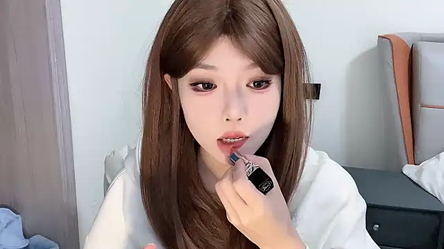 Snapshot of Q-ing chatting on 02-17-25, 04:04 Q-ing online show from 02-17-25, 04:04