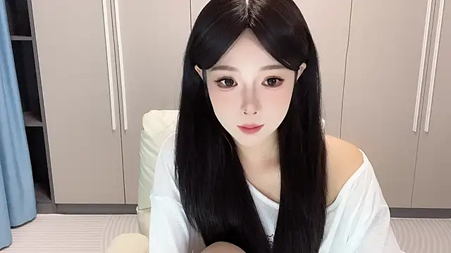 Snapshot of Q-ing chatting on 09-19-25, 12:28 Q-ing online show from 09-19-25, 12:28