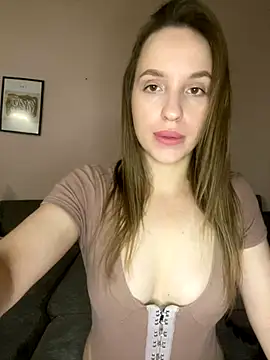 Snapshot of EdnaBradley chatting on 09-17-25, 01:46 EdnaBradley online show from 09-17-25, 01:46