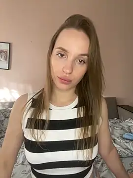 Snapshot of EdnaBradley chatting on 09-19-25, 02:07 EdnaBradley online show from 09-19-25, 02:07