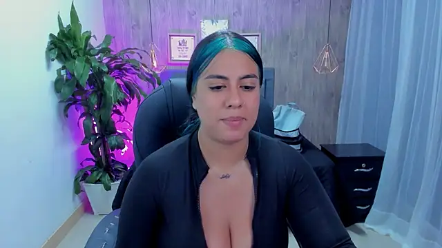 Snapshot of Xisu_ chatting on 12-12-24, 03:43 Xisu online show from 12-12-24, 03:43