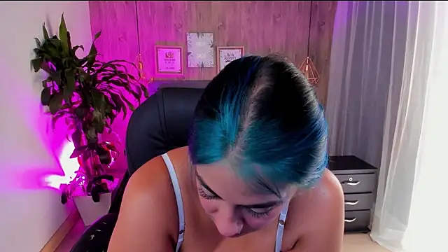 Snapshot of Xisu_ chatting on 12-12-24, 12:55 Xisu online show from 12-12-24, 12:55