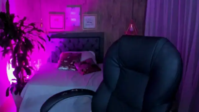 Snapshot of Xisu_ chatting on 12-19-24, 04:13 Xisu online show from 12-19-24, 04:13