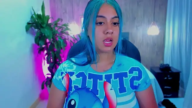 Snapshot of Xisu_ chatting on 12-19-24, 07:18 Xisu online show from 12-19-24, 07:18