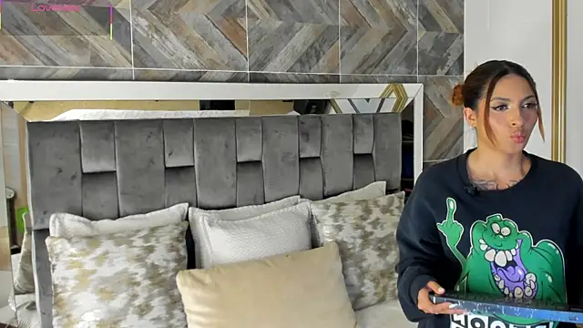 TaniaSmith1 online show from 11-20-25, 11:04