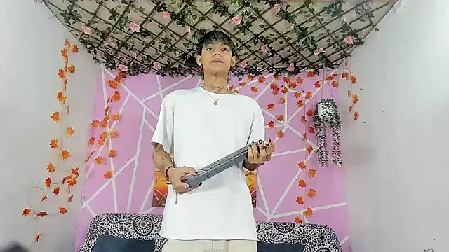 Fresahot2005 online show from 11-22-25, 10:14