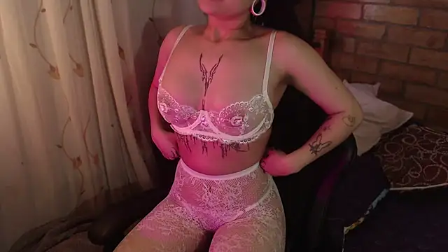 Snapshot of Cintya_Kros chatting on 02-18-26, 10:06 Cintya Kros online show from 02-18-26, 10:06