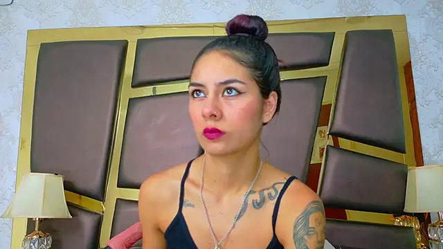 NicoleEsposito online show from 11-28-25, 01:25